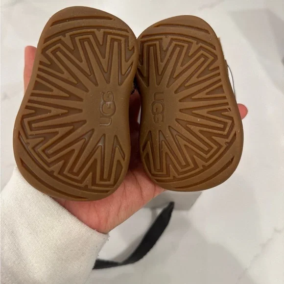 Ugg Baby Keelan Boots - Picture 4 of 6